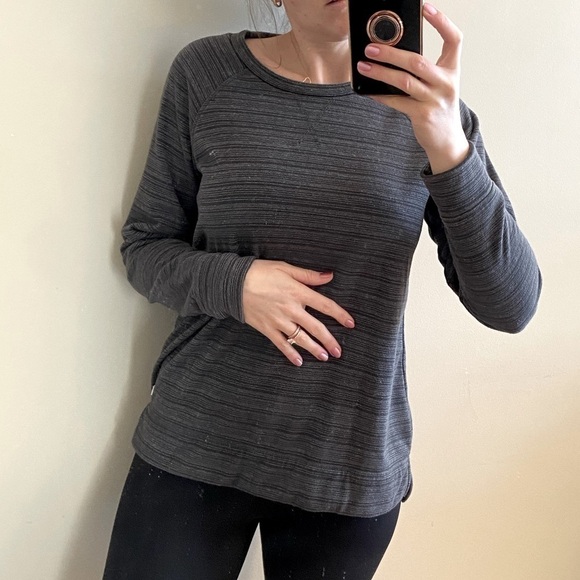 ⭐️2 FOR $20⭐️ Champion Grey Pullover sweater - Picture 11 of 12